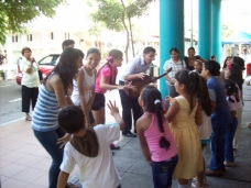 Acción comunitaria de becarios y becarias